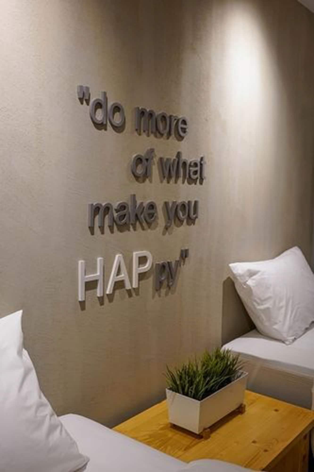 Hap@Sathorn Hotel Банкок Екстериор снимка