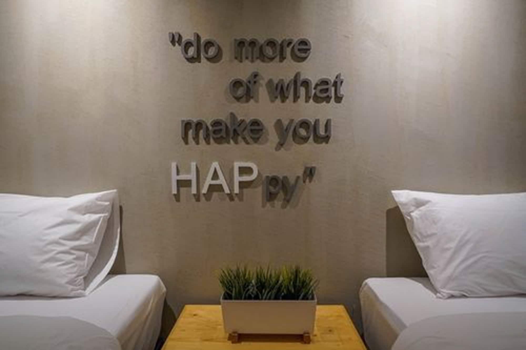 Hap@Sathorn Hotel Банкок Екстериор снимка