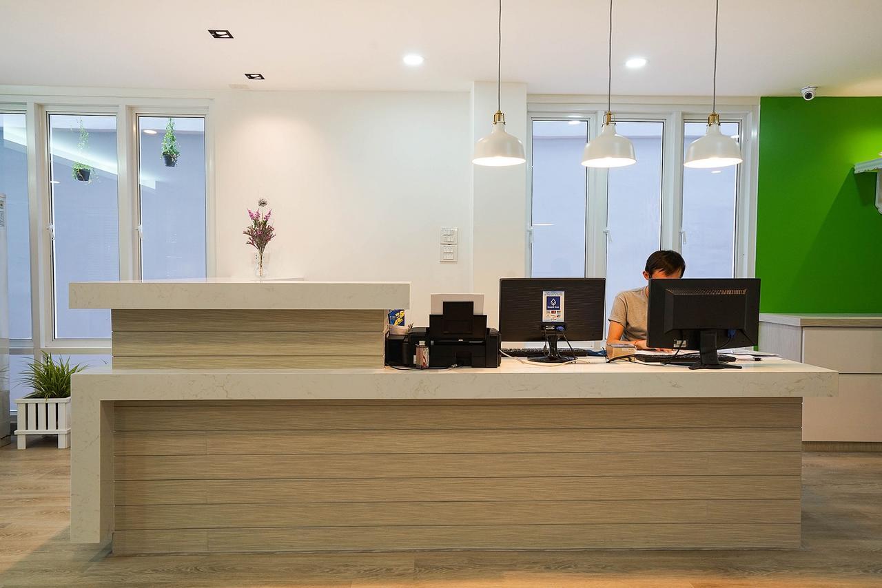 Hap@Sathorn Hotel Банкок Екстериор снимка
